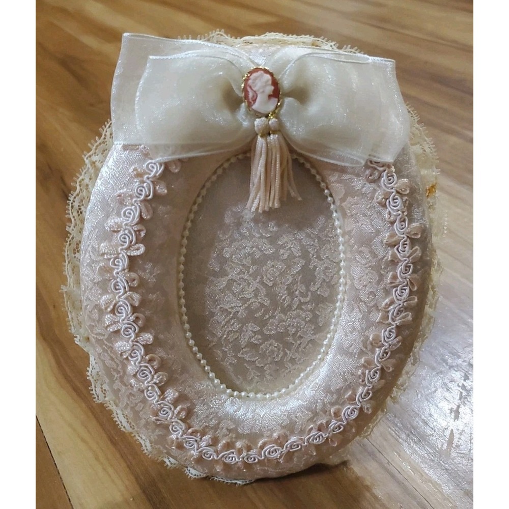 Vintage 1999 Putting On The Ritz Lace Oval Picture Frame Cameo Shabby Chic